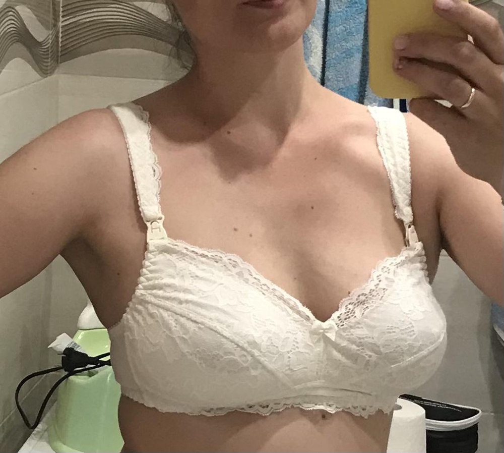 Заказала 2 лифа (на фото видно), одна фирма и один размер 85В. Разные модели. Подошли оба, решила оставить, впереди лето) один очень тоненький и кружевной (цвет Айвори) без косточки! второй с косточкой, есть тонкий паралончик для формы (цвет белый). Вроде обе формы не мои, но сели хорошо. У меня 48 размер , бюст 85В