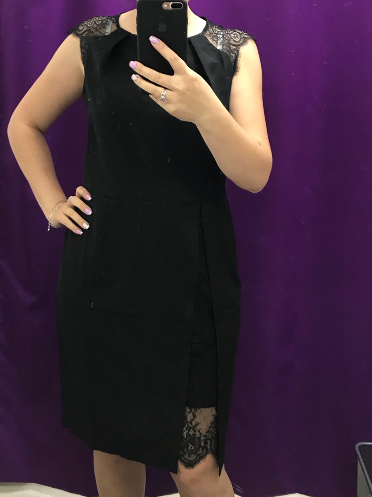 Симпатичное, женственное платье. Заказала 48 размер, можно было и 46 но побоялась. Село свободно. Ткань приятная, подклада нет, поэтому если будет в обтяг то все изъяны видно. 