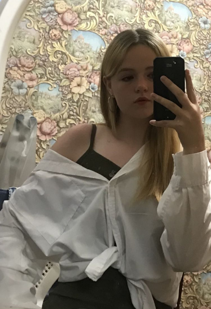 Рубашка очень классная, но просвечивает немного, а так хорошая. Уже нашу год,не пожалела что купила!!!