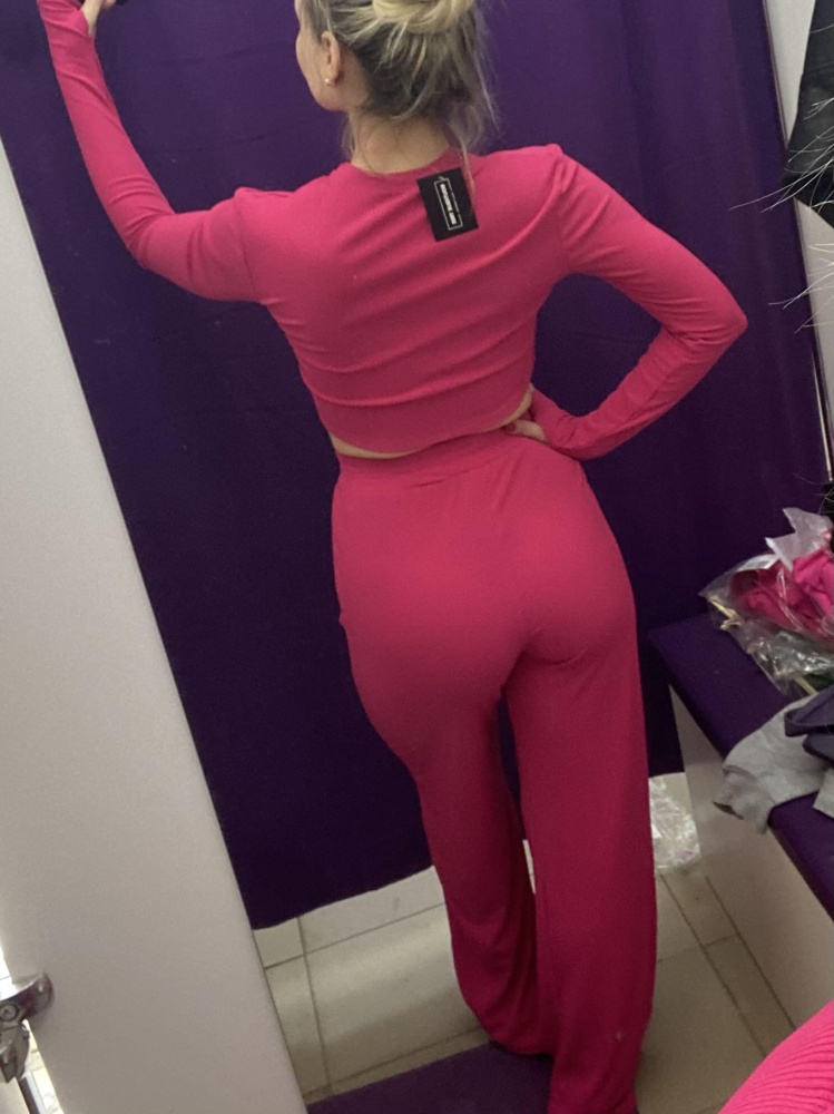 На объёмы 89/66/94 сел хорошо, ткань приятная к телу, встречаются нитки, но это совсем не критично. Отказ из-за цвета, хотелось другого оттенка. 