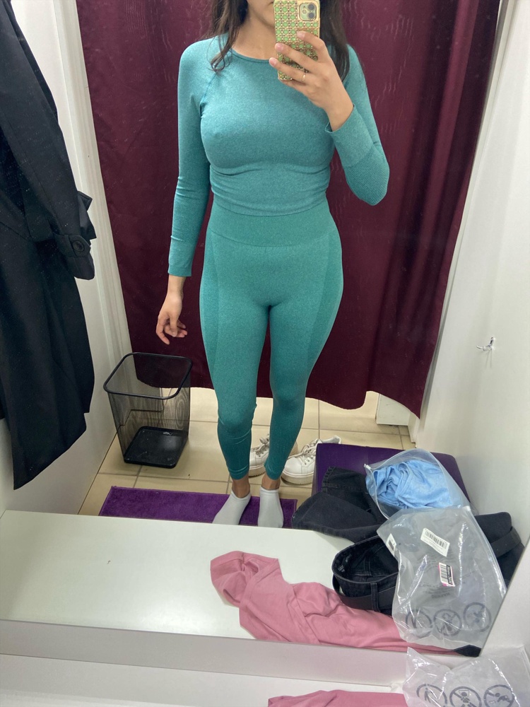 Искала форму подходящую и не для самых худышек)) понравилась, к телу приятная, опробуем на деле. 