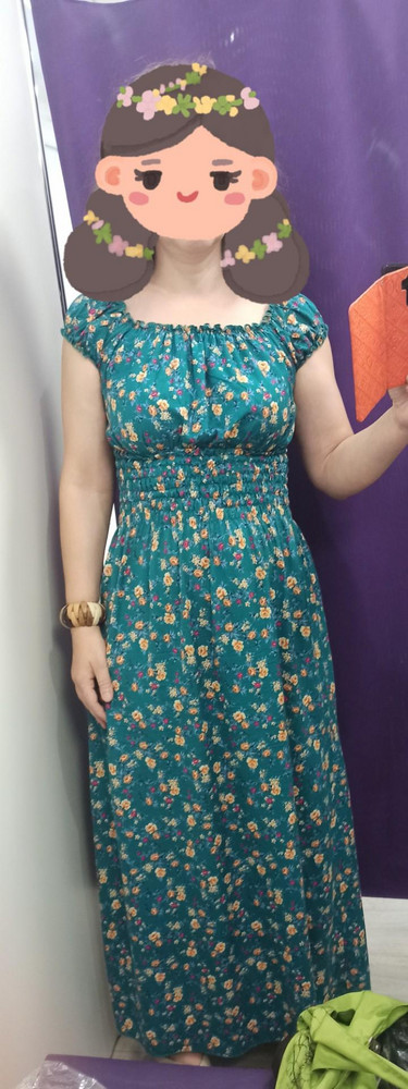 Приятный материал, похоже на хлопок с вискозой, на рост 170 длина по щиколотку. Не просвечивает.