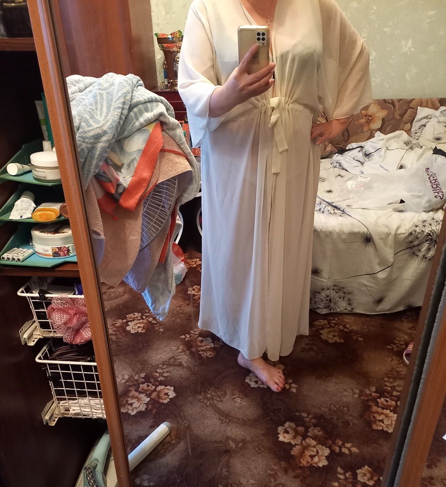 Всё супер.Очень классная туника.Богатая.Заказала две штуки 2XLи3XL.Взяла поменьше бежевую,купила бежевый купальник.Оооочень красивая.Спасибо производителю,что шьёт моднявые вещички и на пышных дам.К моему удивлению производство Российская фирма.Вперёд модельеры России👍