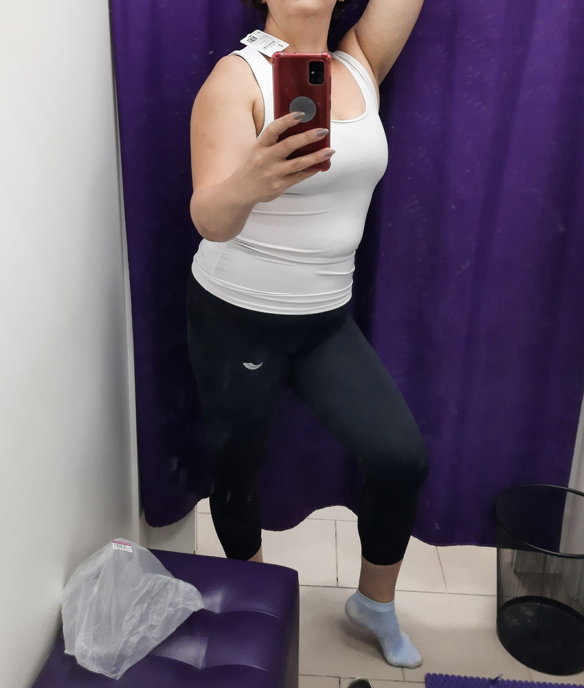 Топ норм,под пиджак такой бы не взяла конечно,а на танцы под легинсы в самый раз))