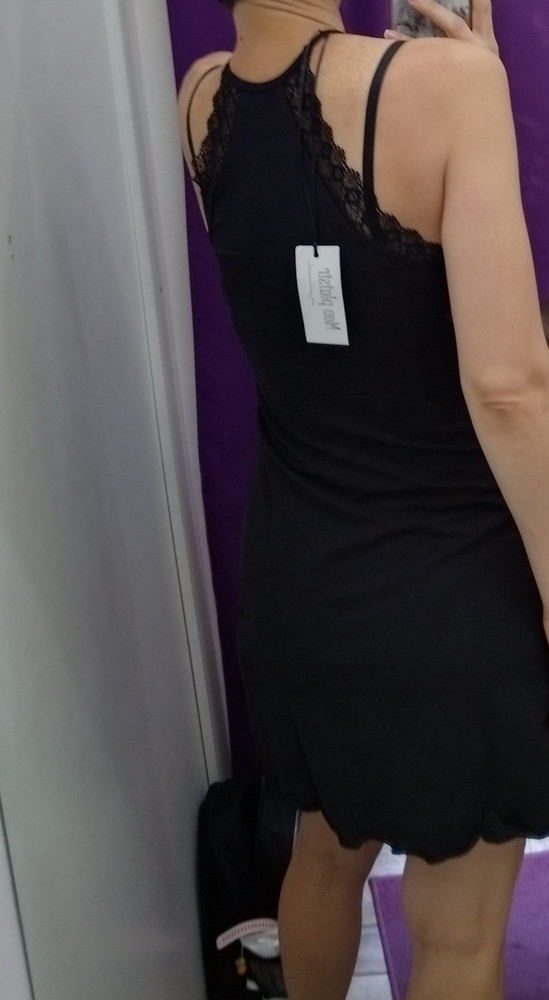 Приятная, не колется, иматериал хороший, но не зашла мне. Размер 44 на мои 90, 70, 97 хорошо сидит. Отказ. Взяла этой фирмы две пижамы со штанами и шортами.