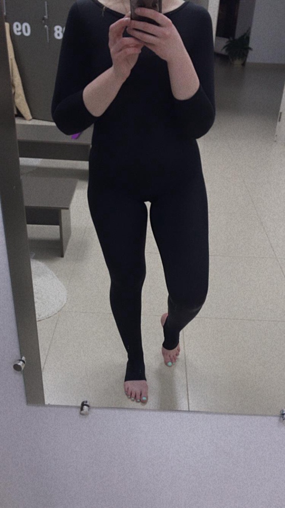 Комбез очень крутой!🔥 для занятий любыми физ.активностями подойдёт, не светит!