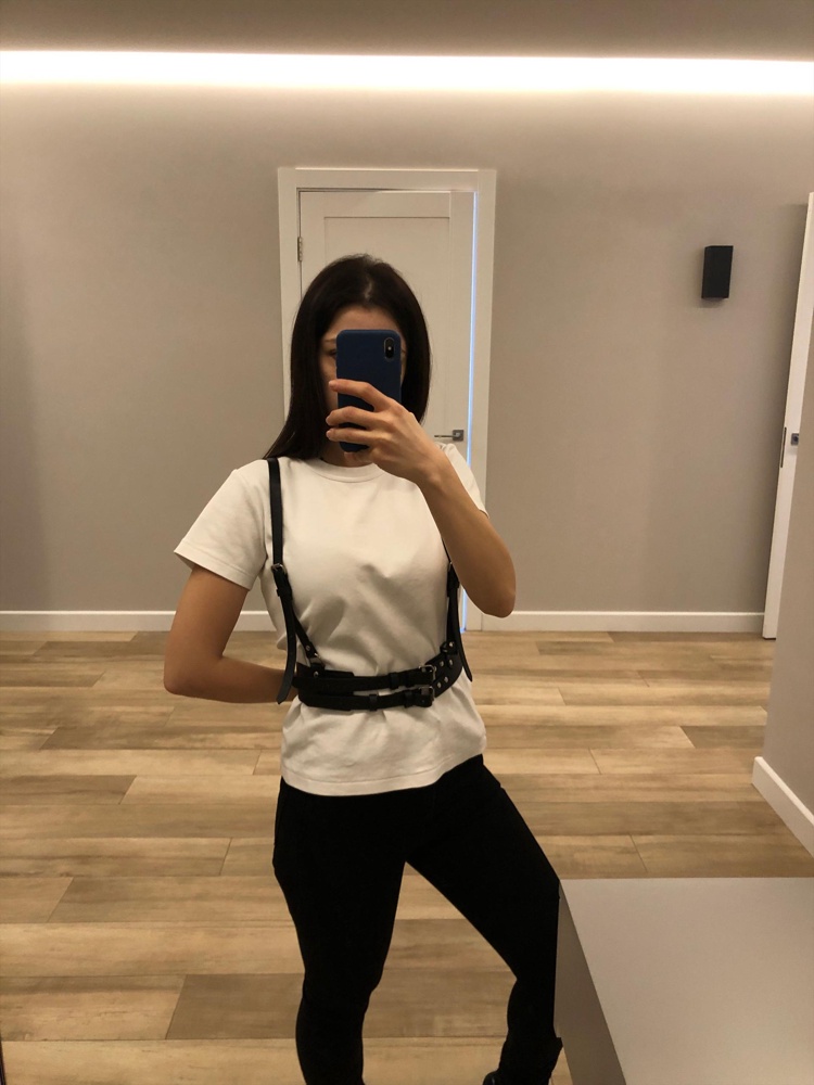 Заказала две на выбор, решила оставить обе! Смотрится супер! Буду делать дополнительные дырочки, чтобы больше облегала