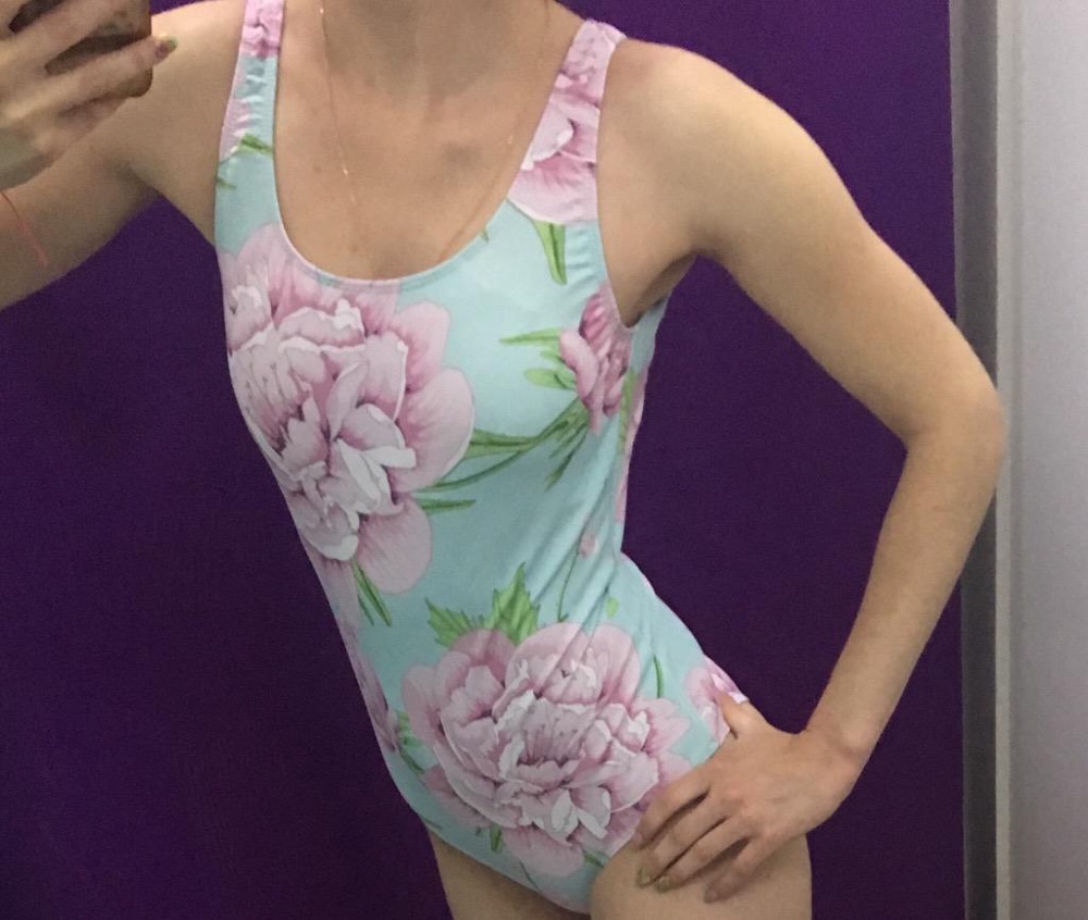 Классный , удобный , первый мой сильный купальник , на рост 160см и параметры 82/63/89 размер XS сел отлично . Спасибо ! В скидке взяла , НО дороже он не стоит !!!