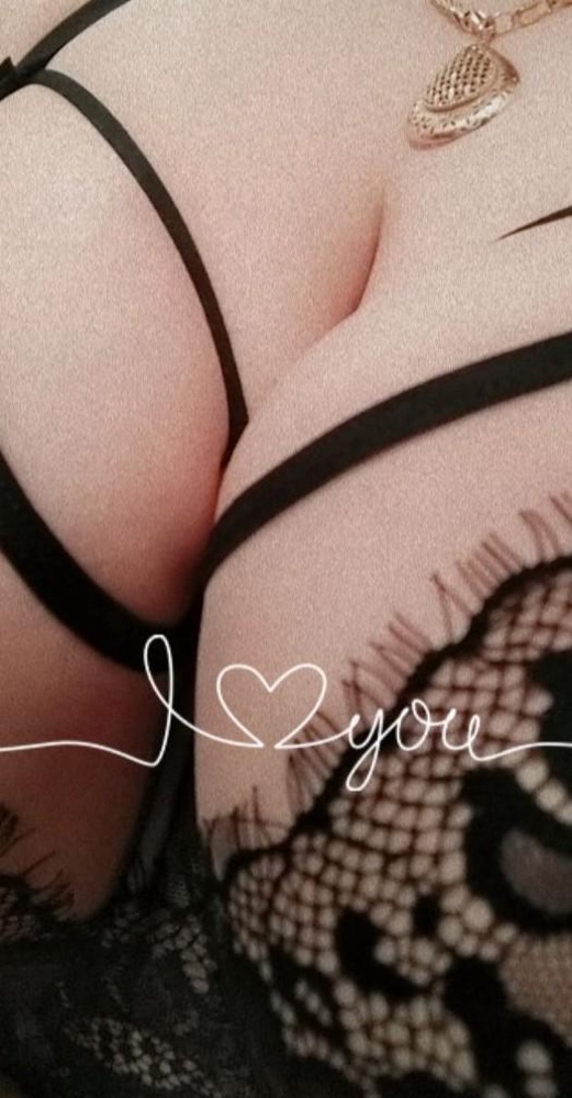 Шикарный но размер большеват оказался в принципе не критично. Подшила не много . Сам бюстгальтер огонь 🔥 очень сексуально