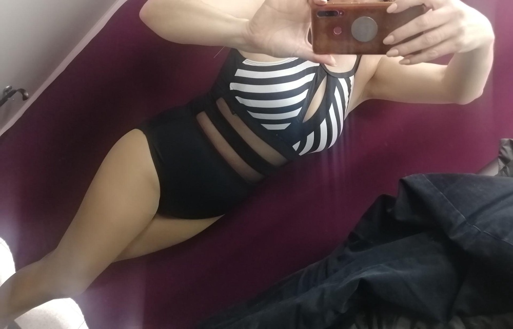 Купальник офигительный. На свой 46 размер заказала и 42 и 44. На первый взгляд подошли оба, но в 44 размере не очень удачно "сидит" грудь, в 42 поинтереснее . Мои параметры ог - 96, от - 80, об 99, рост 163. Спасибо, не ожидала, что на столько будет удачная покупка.