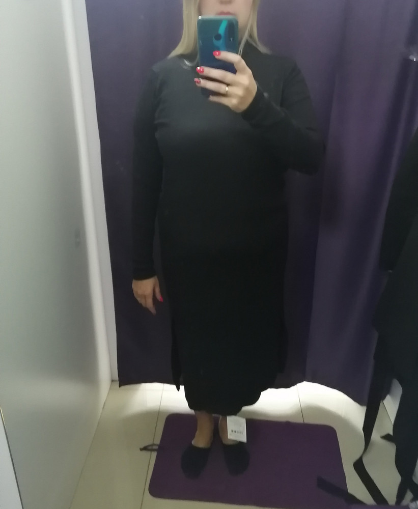 Понравилось. И трикотаж приятный,  но тонкий, и пошив ровный. Длина хорошая,  прикрывает колени. Но на хорошую фигуру. На свой 54 заказала 54, в обтяг, всё выделяется, что хотелось спрятать. Или плотности трикотажу не хватает... А взять на пару размеров больше -  плечевые швы будут не на месте.