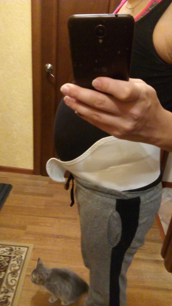 Бандаж купила уже на 35 недели беременности, тк стало сильно тянуть поясницу и живот. Бандаж понравился, одеваю лёжа, немного видно что торчит, но кому надо просто можно липучек пришить, я пока не успела. Купила #2 на обхват бедер 100 см, до беременности носила xs, s одежду. Сперва носила час, чтоб привыкнуть, далее по обходимости , когда что то делаю. Бандаж понравился, поясницу держит, меньше тянет живот. Посмотрим, как себя поведет после, отзыв дополню. За 595 руб вообще хороший товар, советую.