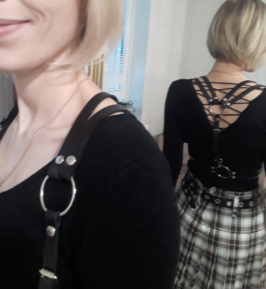 Качественная, удобная кожа, портупея полностью регулируется под фигуру, фурнитура на высоте. На твёрдую 5 с плюсом))