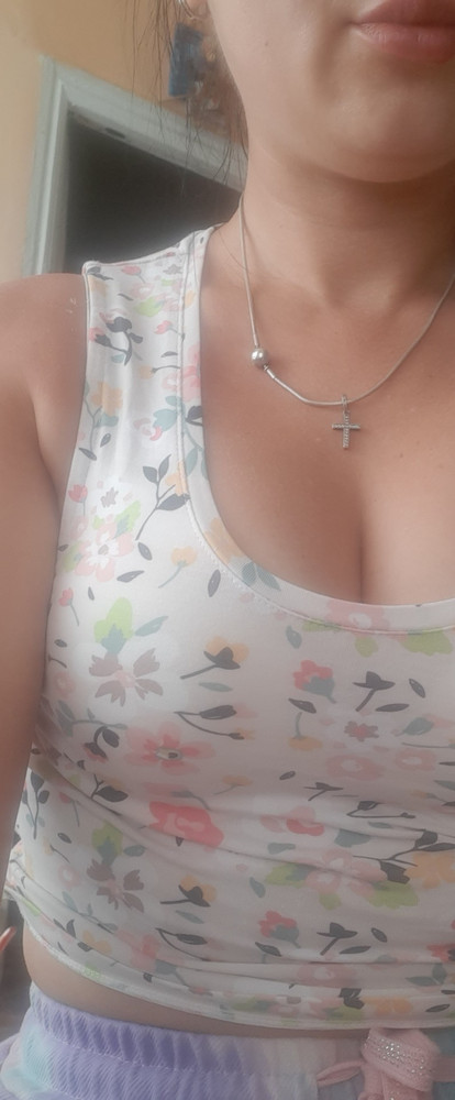 Отличный комплект за 900руб. Грудь держит идеально, лямочки сияют на солнце в общем я довольна. А те девочки, что пишут отзывы то нитки торчат, то лямки широкие покупайте оригинал за 10ку один лиф сейчас столько стоит