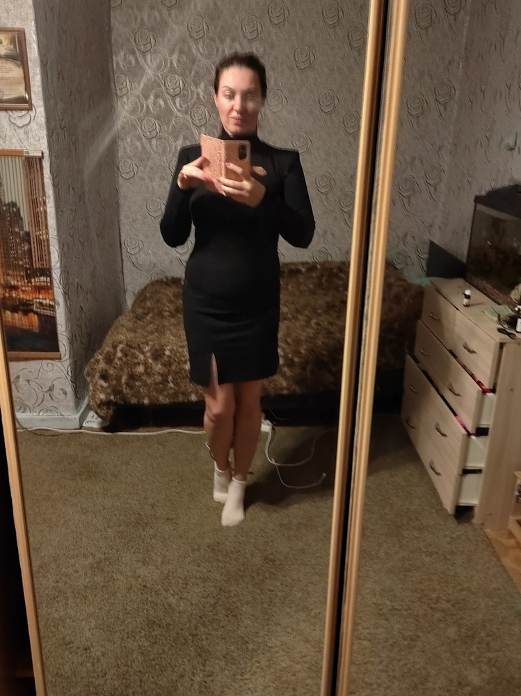 Огонь платье. В размер, посадка отличная, плотное - плотное. На мой рост, 174 см село идеально!