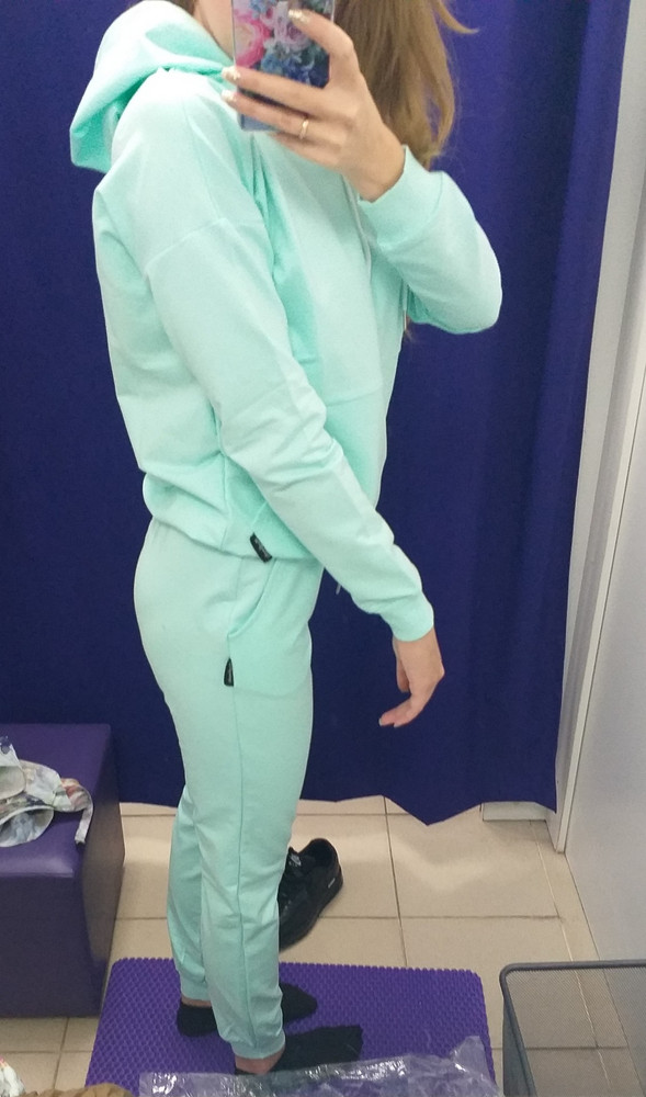 По длине штаны на рост 168 только-только, хотелось бы чуть длинее (по крайней мере начитавшись отзывов, ожидала что с длиной проблем не будет). А так в целом костюм хороший, но поскольку пришёл с пятном (при чем и внутри и снаружи) пришлось вернуть. Не уверена что отстирается. Очень жаль, готова была забрать.