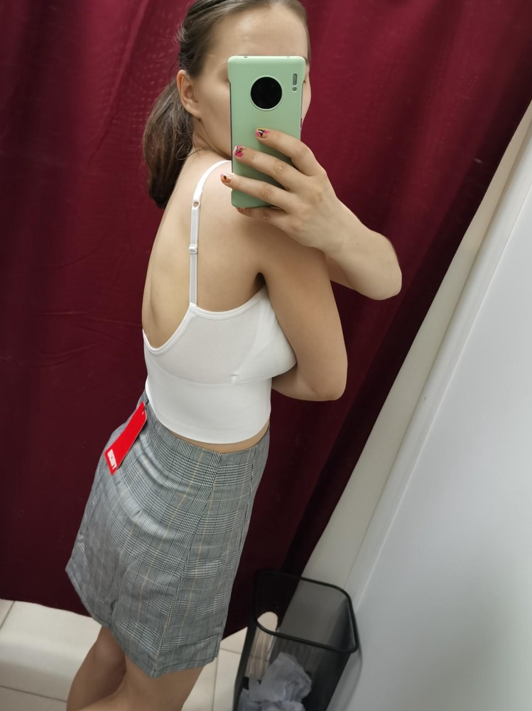 Отличный топ заказала в 3 цветах чёрный, белый, и беживый грудь держит отлично