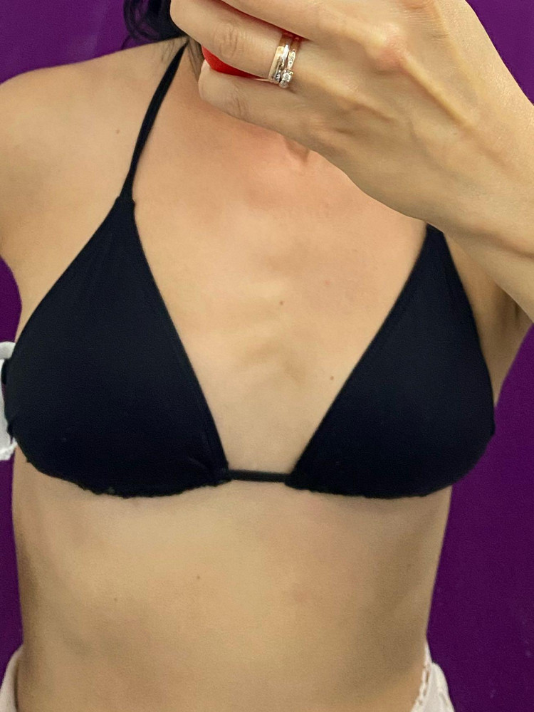 Лиф классический треугольник, материал хороший , вышла чашечки L - для небольшой груди, полногрудым надо больше размер брать. Модель для небольшой груди подходит