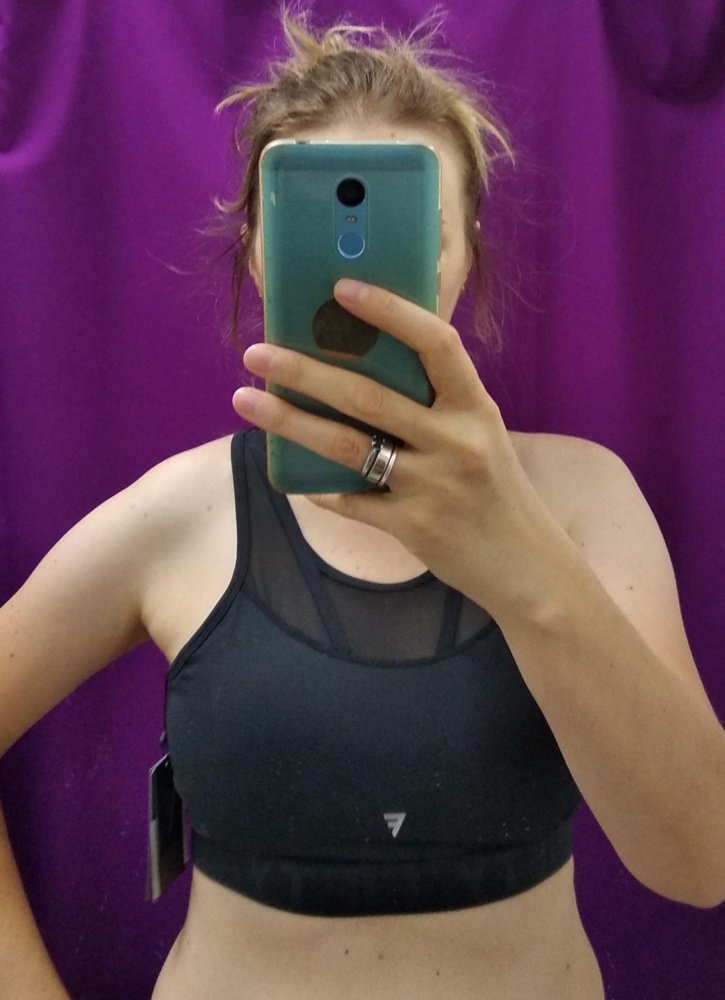 Красивый, но мою грудь не держит, в проймах немного торчит, нужна видно грудь побольше и не после кормления двух детей. Мой размер 48. Размер груди 85А. Отказ. Показалось что большемерит.