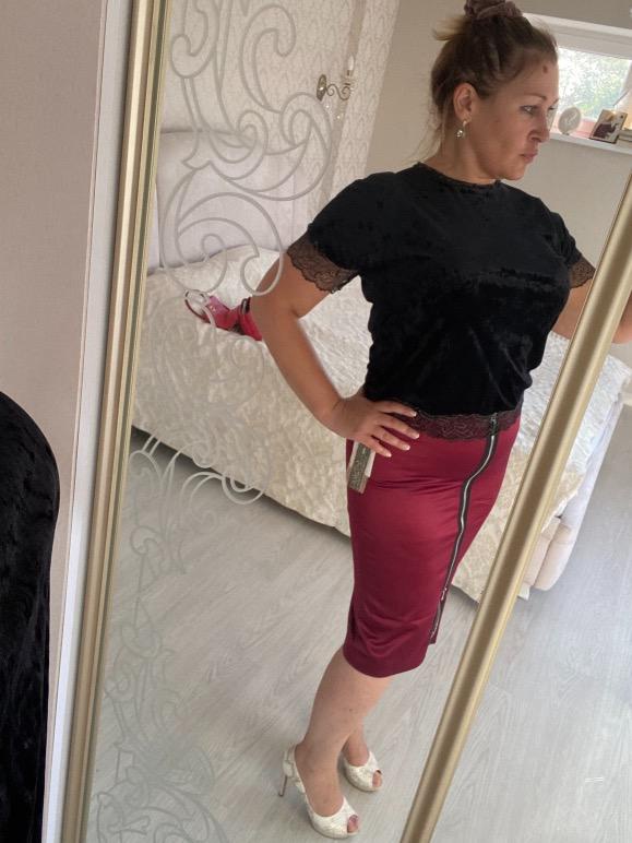 Юбка очень понравилась 🥰 совсем немного маломерит, но не могла не оставить))) качество на высоте! Молния мягкая, скользит великолепно… 
