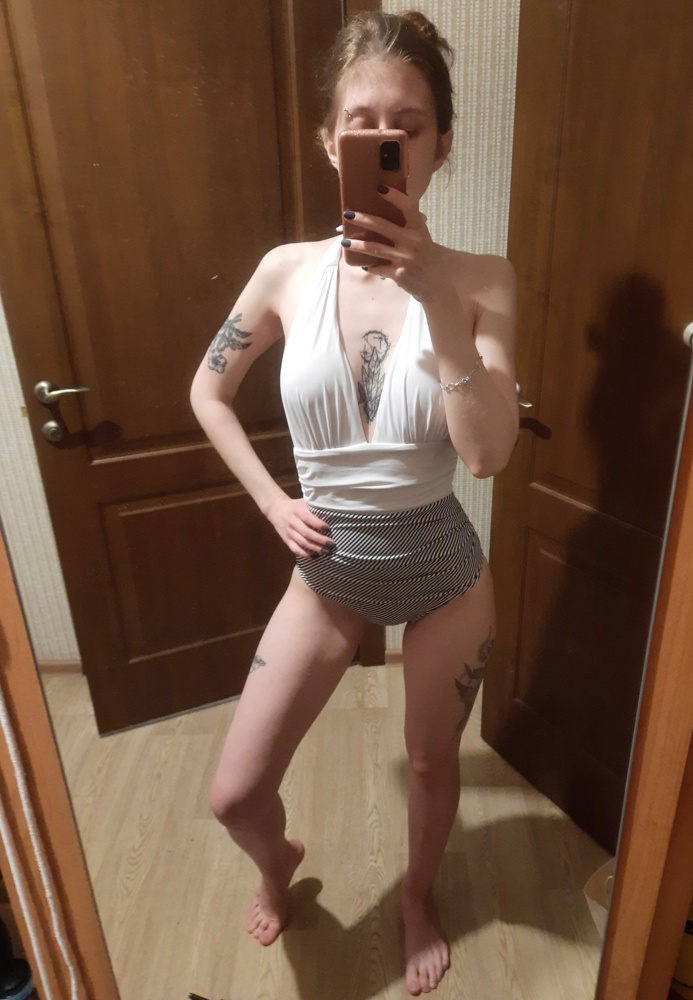 Купальник отличный, хорошо смотрится на небольшую грудь. Один минус - чашечки не вынимаются