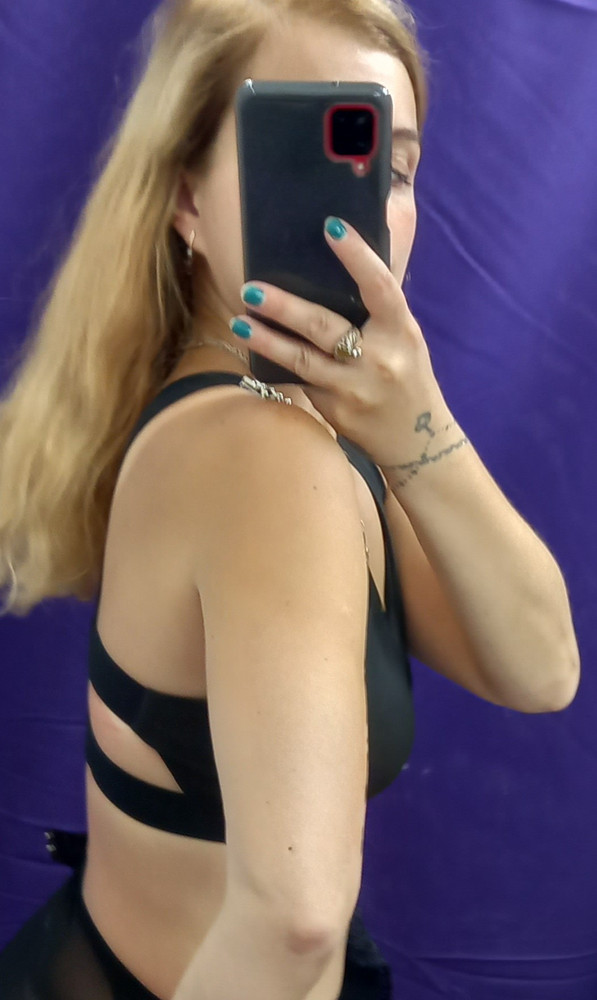 Материал паралон.. Хорошо подойдёт для обладательниц большой груди. Отказ. Мне не понравился