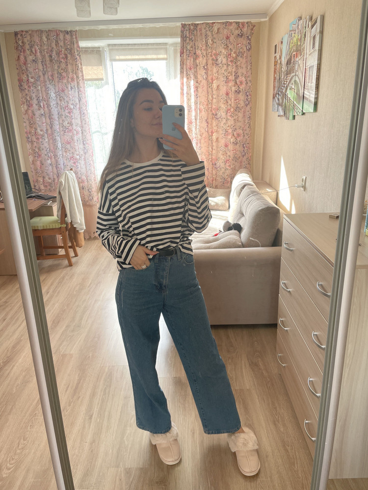 Тельняшка огонь! Сперва думала, что 2000 многовато для обычной вещи, но она настолько качественно и приятно сделана, что просто восторг! Побольше бы таких опрятных и качественных вещей!