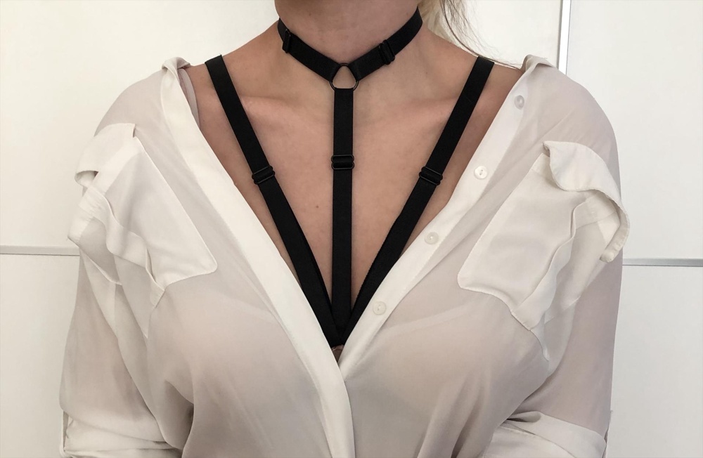 Это просто пушка😍 регулируется отлично! Спасибо за вязочки(нога/рука/шея/грудь) я так довольна, фото максимально скромное😉 спасибо продавцу за быструю доставку! Кстати, упакован в красивый пакет, можно смело на подарок брать!!