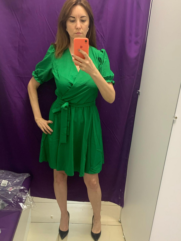 Платье красивое, сшито аккуратно, но на мой взгляд не стоит 2 тыс. Оставила, тк в общем понравилось