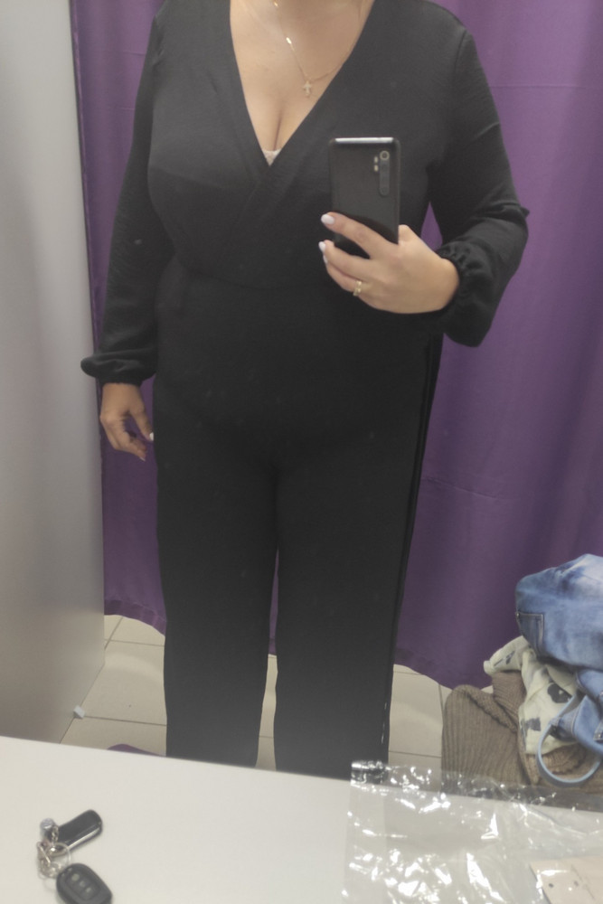 Вид довольно симпатичный, но мне смаломерил, на бедра 120 обтянул все изгибы и выпуклости, ткань со стрейчем. К сожалению, в  больших размерах модель не представлена. Отказ