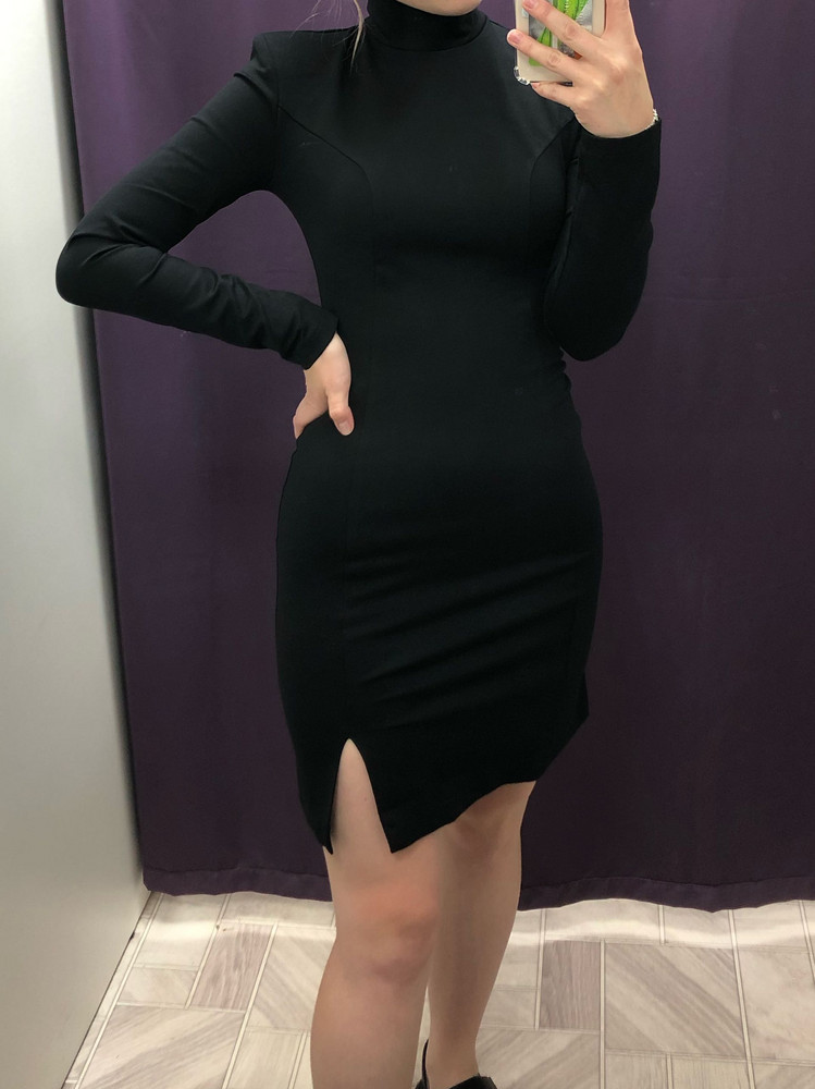 Платье очень качественное. Маломерит, берите на размер больше. Всем довольна, спасибо продавцу. 