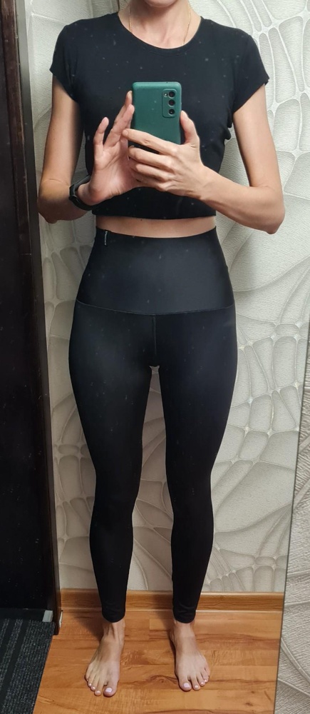 Отличные легинсы. Плотные. Утягивают в области живота, что является несомненным плюсом. Хожу в них в тренажёрный зал и чувствую себя уверенно в них