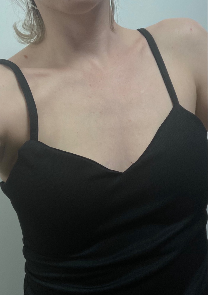 Вообще не тот крой. И материал оставляет делать лучшего!