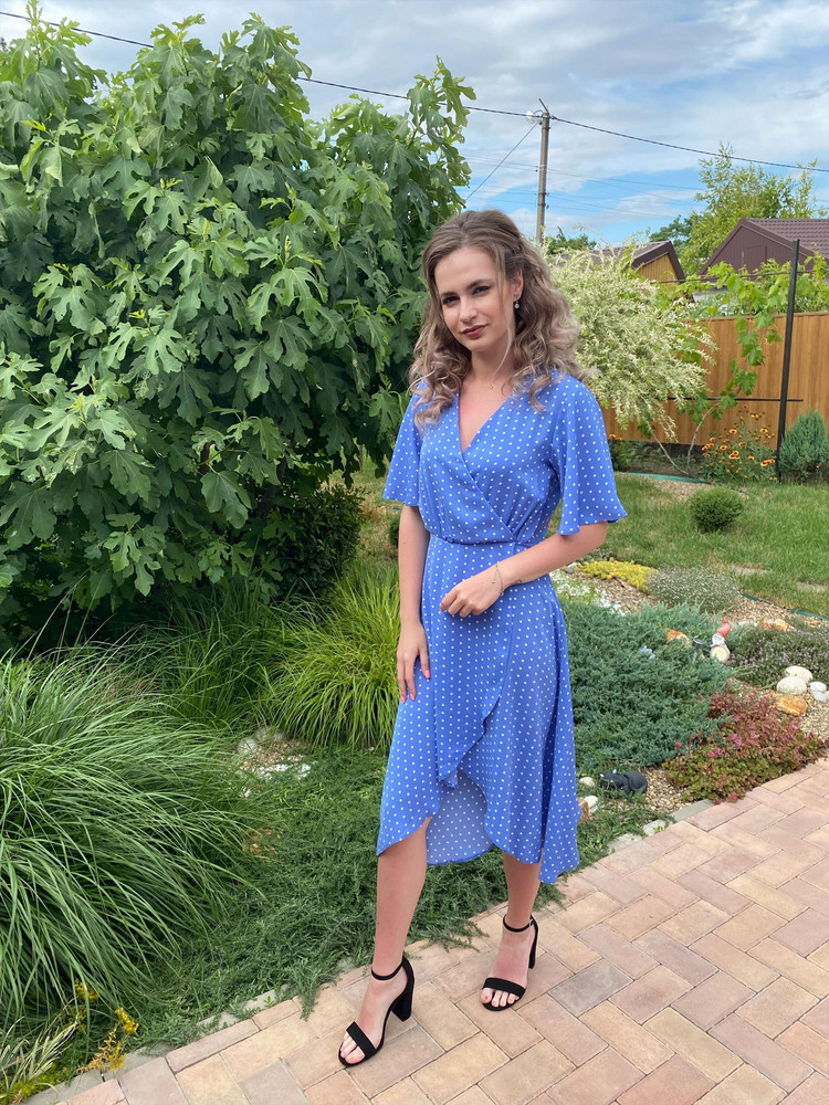 Платье легкое, приятное к телу. Но в груди собиралось гармошкой, распороли , неровно было сшито. Переделали и теперь очень нравится 