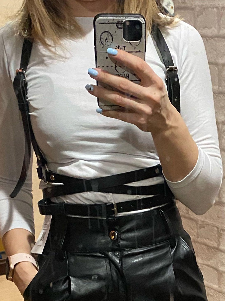 Взяла за 1347. Хорошее качество, на рост 165, ог 84, от 68 подходит, но для меня длинноваты ремни на плечах, хвостики мешают немного и стремятся вылезти. На первом фото видно справа. В целом довольна. Давно хотела. Подходит под многие платья, кофты, Рубашки, делая образ острее 🌶 