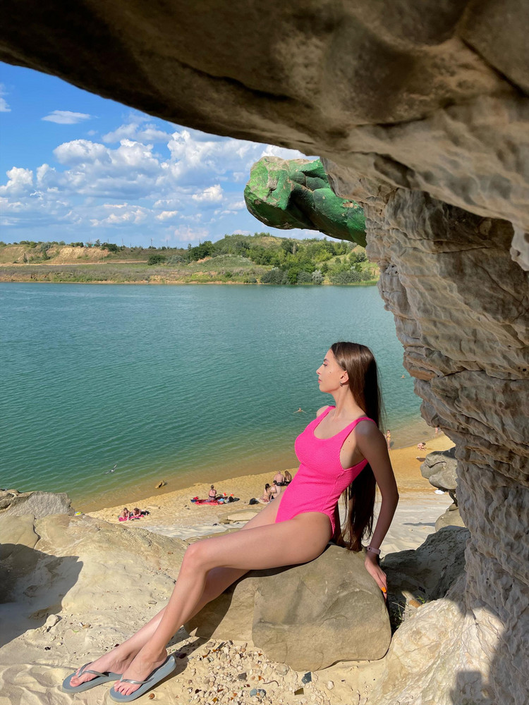 Купальник рекомендую. Очень удобный. Хорошее качество. Как на фото) на рост 165 и параметры 86/60/84 подошел 38 размер