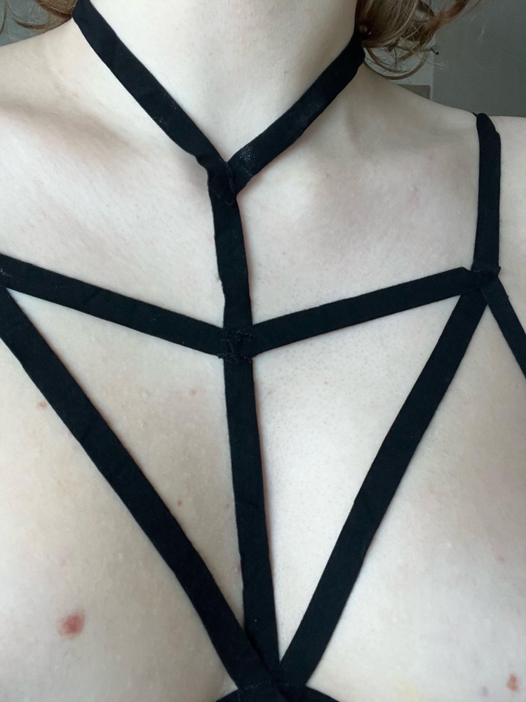 К счастью, удалось достаточно быстро разобраться в этом белье и примерить его. Красивенько)