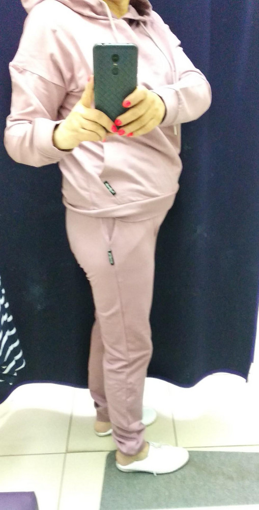 Доставка пришла очень быстро. Костюм в целом всё норм. Штаны только чуть длинноваты. Надеюсь что после стирки не будет никаких проблем.