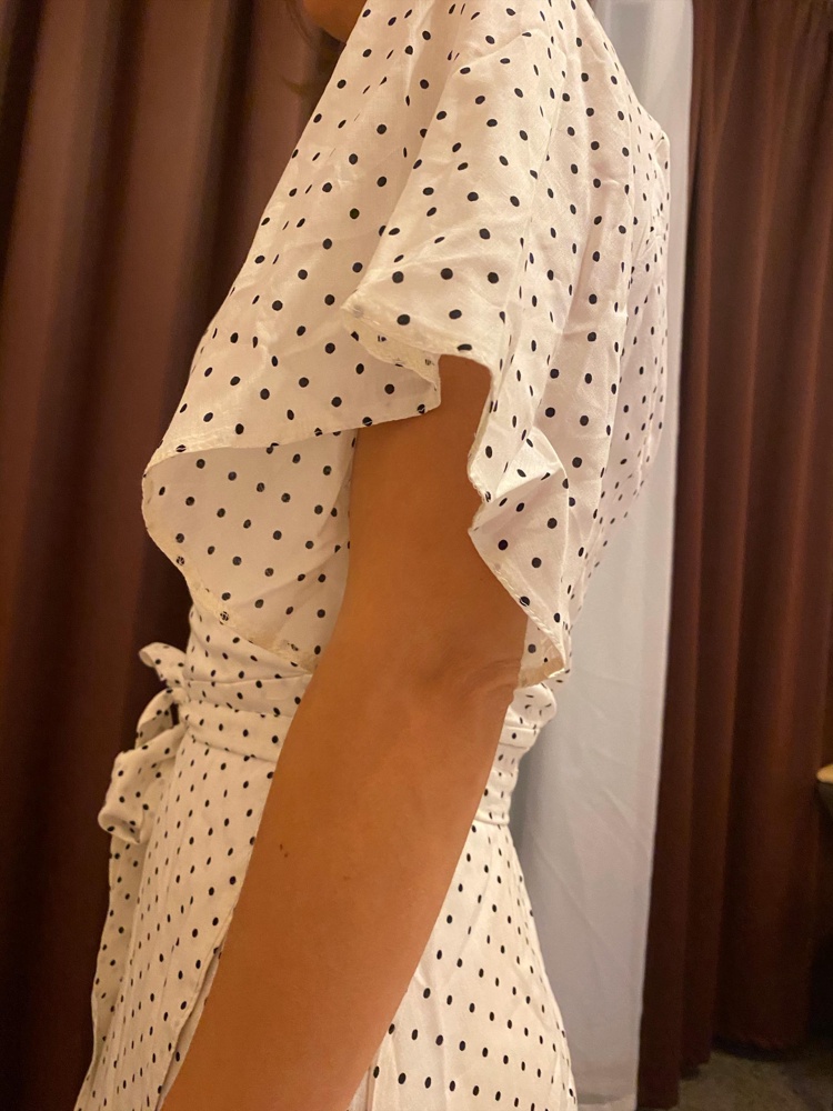 Материал приятный , похож на ХБ, платье почти как на фото, хорошее платье за 1200 руб, можно смело заказывать! Отгладить его и огонь !!