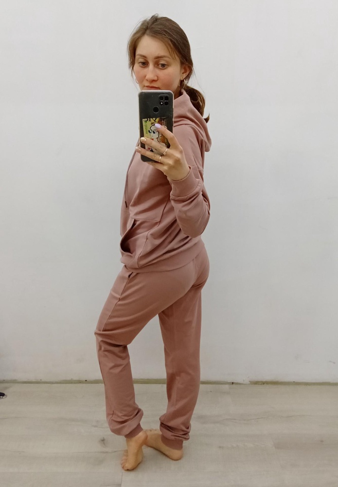 Кофта вообще отлично! А вот штаны большие, все равно забрала, низ укорочу, в талии тоже немного широкие, но есть шнурок, который можно затянуть. Покупала для прогулок с ребенком по двору, цвет замечательный, не слишком маркий. Качество хорошее, не просвечивают, приятный к телу, для лета вообще хорошо подойдёт! Спасибо!