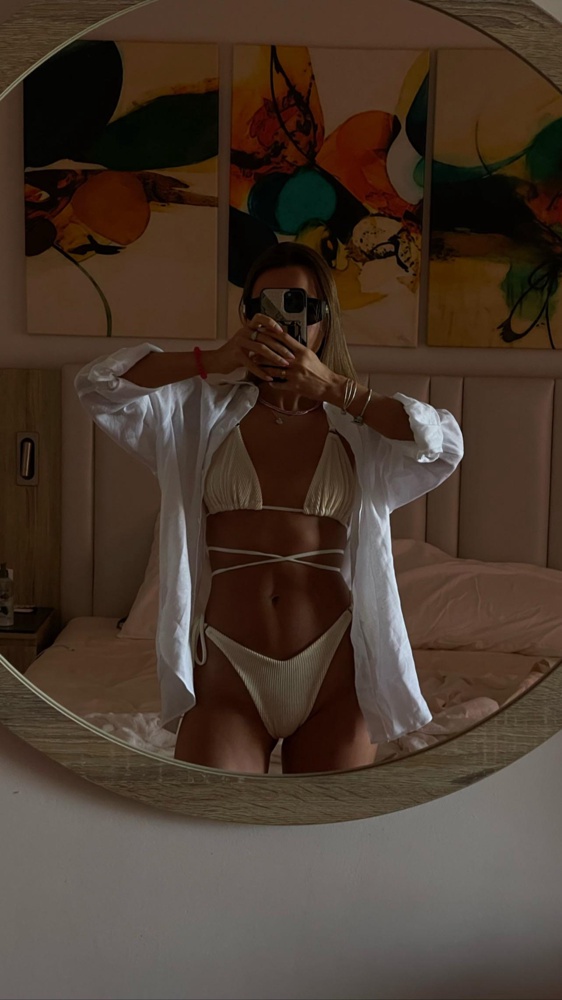 Собрала кучу лайков и комплиментов в этом купальнике))) а ещё столько же вопросов о том, где купила))) мне очень понравился! Ткань супер! Посадка трусиков идеальная! Купальник бомба! 