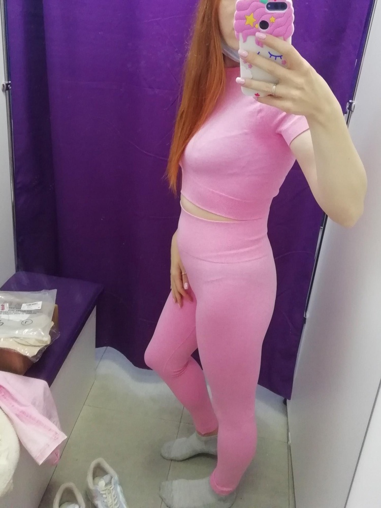 Ткань приятная. Очень красивый.
Но маломерит, на размер xs-s взяла L. Просвечивает сильно, поэтому белье нужно подходящее