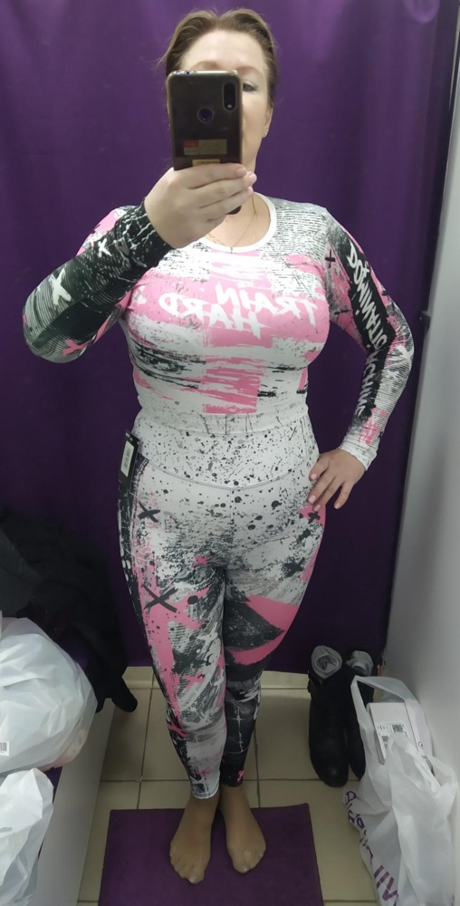 Рашик неплохой, тянется, единственное - очень плотно садятся рукава, тяжело надевать, но оставила в розовом цвете под тайтсы. На 48-50 взяла L.