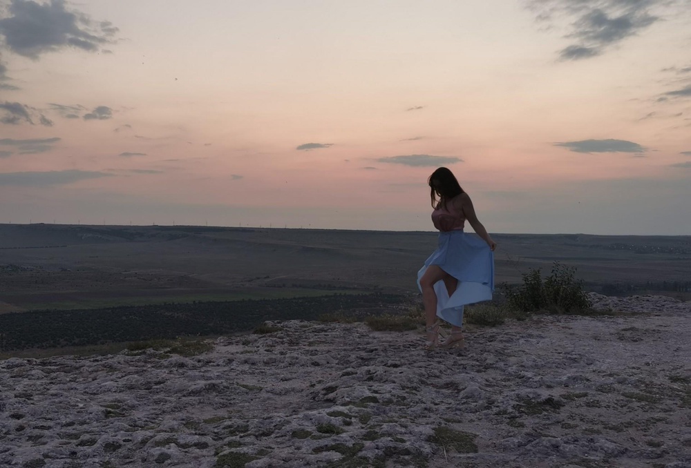 Очень необычная, сексуальная и игривая юбка) правда на мою талию (70 см) на все пуговицы застегнуть не смогла 😅но это может быть из-за беред (98 см)