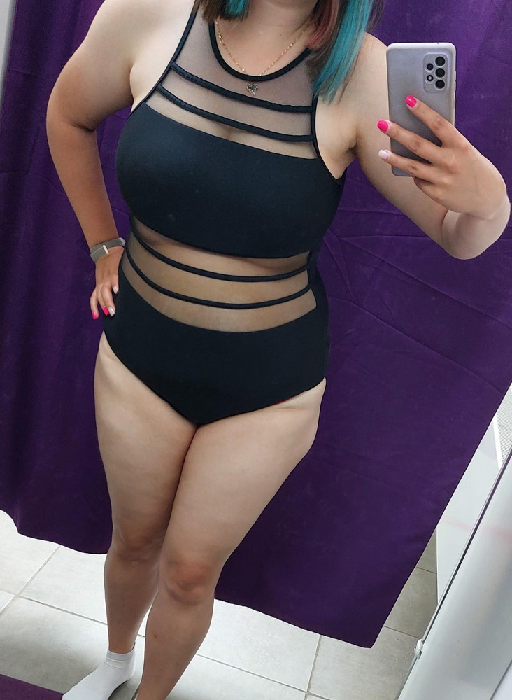 Долго думала по росту подходит или нет. Но так в нем комфортно, оставила. Рост 170 мой, а размер 52, в груди вообще супер удобно