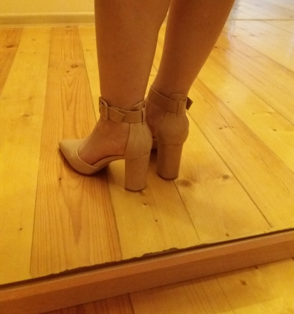 Удобные. Удлиняют визуально ногу. Взяла, но реально дороговато за них.