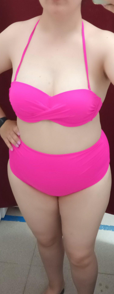 Отличный купальник, скрывает все проблемы, очень яркий и красивый цвет