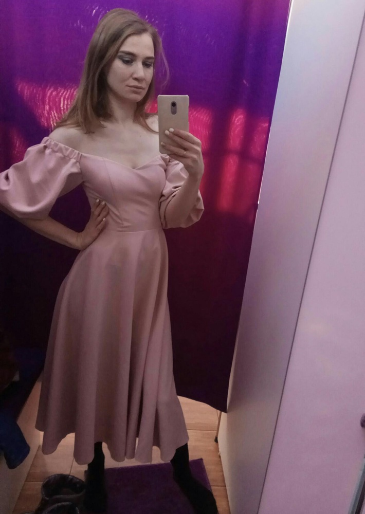 Платье шикарное,ткань фасон,все это позволяет надеть его на праздничное мероприятие,мне не подошёл размер,обычно ношу М,но по этой размерной сетке мне нужен L
Мои параметры рост 175 , 85-74-90 в талии туго
И, возможно, я бы взяла другой цвет,нашейте пожалуйста ещё размеров и цветов!