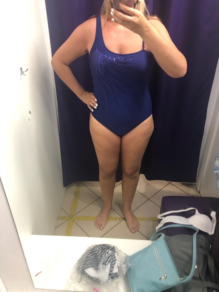 Классный, плотный. На свой 48-50 брала 48, но всё же перезакажу на размер меньше.