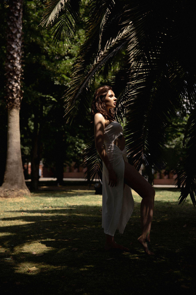 Брала для фотосессии. Для неё-ОК, носить такое - ни за что, скрипучая синтетика , да и фасон не позволяет) разве что на пляж ещё можно носить) девочки, кто из Сочи- это платье продам, по цене договоримся, надевала 1 раз на фотосессию , пишите в телегу : @arcukurova